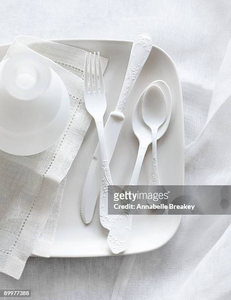 still life of white plastic utensils - plastic plate fotografías e imágenes de stock