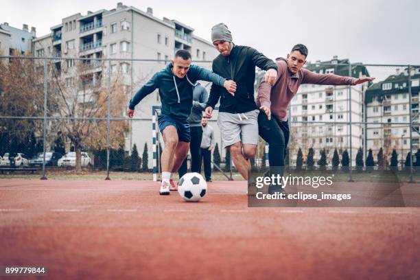 der team leader - street football stock-fotos und bilder