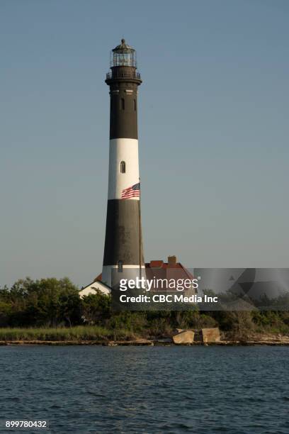 fire island lighthouse - water view - leuchtturm fire island stock-fotos und bilder