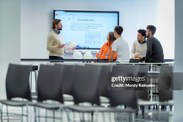 Engineering Instructor Engineering Classroom Photos and Premium High Res Pictures - Getty Images