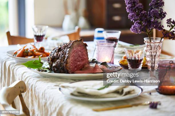 sunday roast on dining table, ready to serve - arrosto di manzo foto e immagini stock