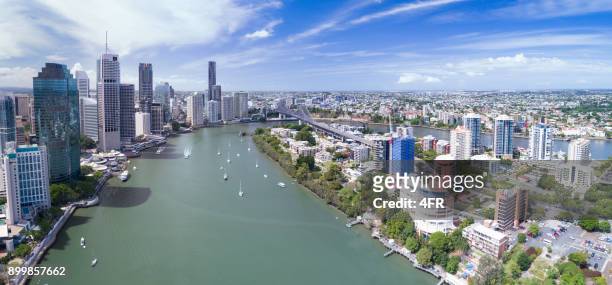 brisbane skyline, luchtfoto panorama, queensland, australië - brisbane stockfoto's en -beelden