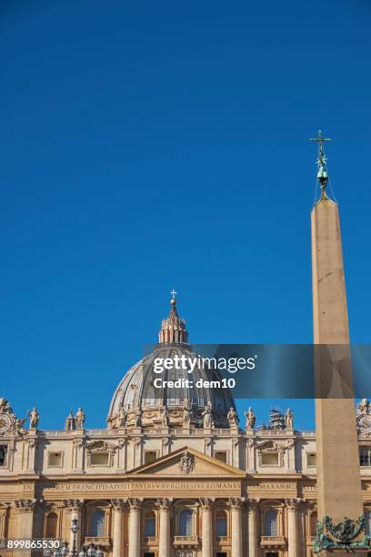 die basilika von saint peter - petersdom stock-fotos und bilder