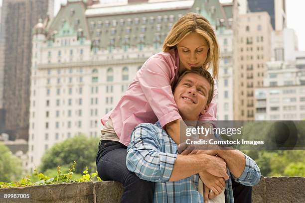 couple together in central park - couple central park stockfoto's en -beelden