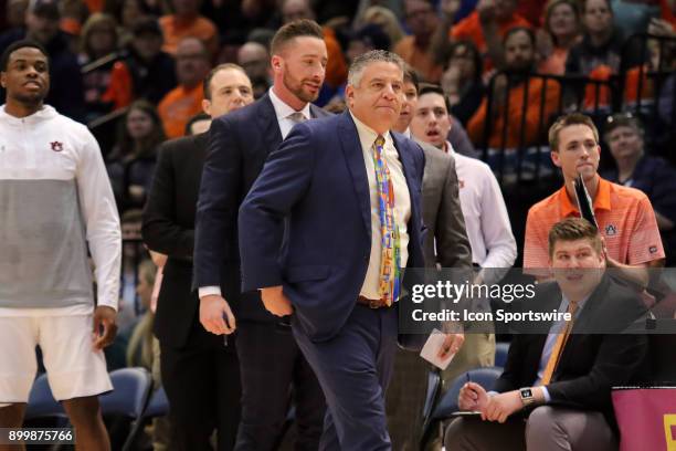 Auburn Tigers head coach Bruce Pearl and the bench reacts to a play early in the game between the Middle Tennessee Blue Raiders and the Auburn...