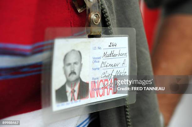 Le long du +quai de l'oubli+, le désarroi des marins bloqués à Brest" Picture taken on August 21, 2009 shows Chief Mate's badge of the Russian...