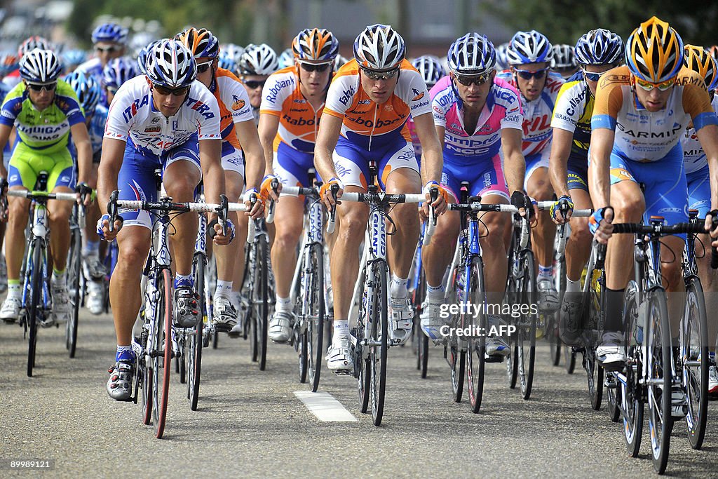 Hungarian Laszlo Bodrogi (2nd L) of team