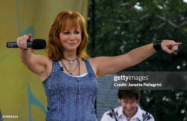 Reba McEntire performs on ABC's "Good Morning America" at Rumsey Playfield, Central Park on August 21, 2009 in New York City.