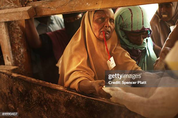 Woman waits for flour at a food distribution station August 21, 2009 in Dadaab, the world�s biggest refugee complex in Dadaab, Kenya. The Dadaab...