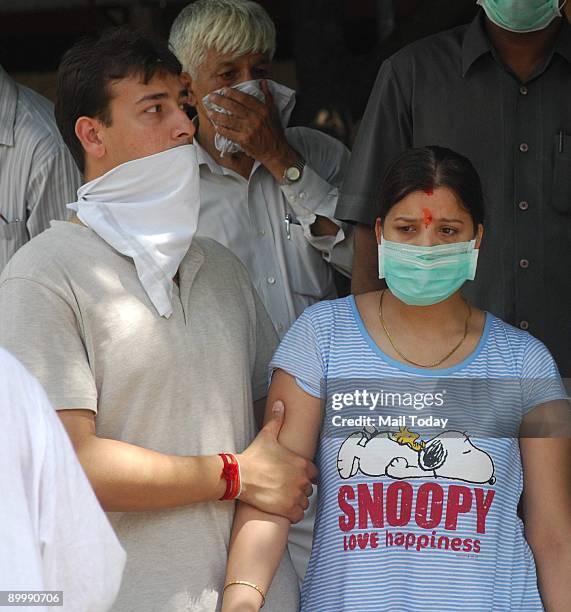 Relatives of Samrat Pandey who died due to Swine Flu at the Ram Manohar Lohia Hospital in New Delhi on Thursday, August 20, 2009.