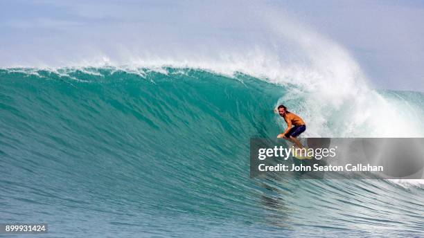 surfing in north sumatra - indonesia surfing imagens e fotografias de stock