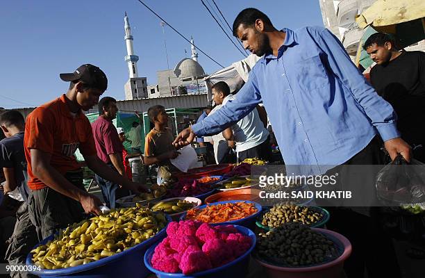 Palestinians shop at a popular market in Rafah in the southern Gaza Strip on the first day of the Muslim fasting month of Ramadan on August 22, 2009....