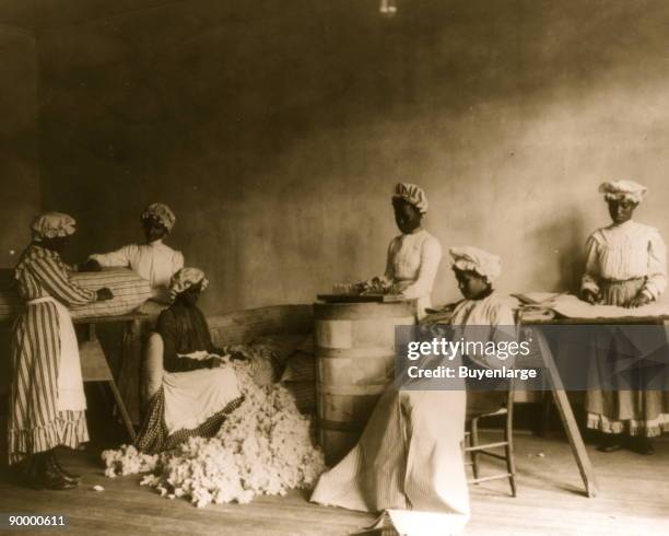 African American students in mattress-making class, Tuskegee Institute, Tuskegee, Ala