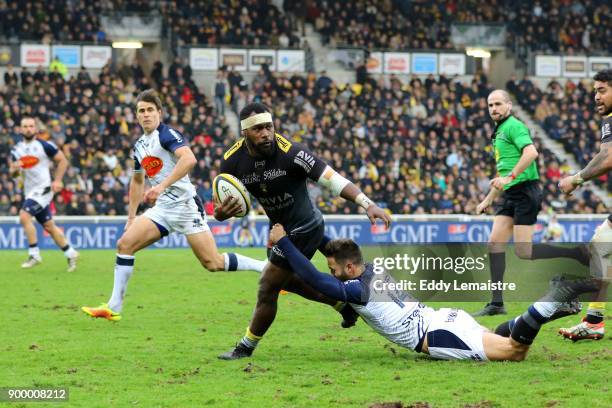 Levani Botia of La Rochelle and Loris Tolot of Agen during the Top 14 match between La Rochelle and Agen on December 30, 2017 in La Rochelle, France.