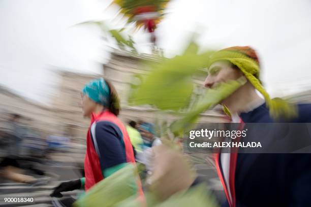 Runners take part in the 41st Vienna New Year's Eve run on the Ringstrasse on December 31, 2017 in Vienna. The circular course takes place over 5350...