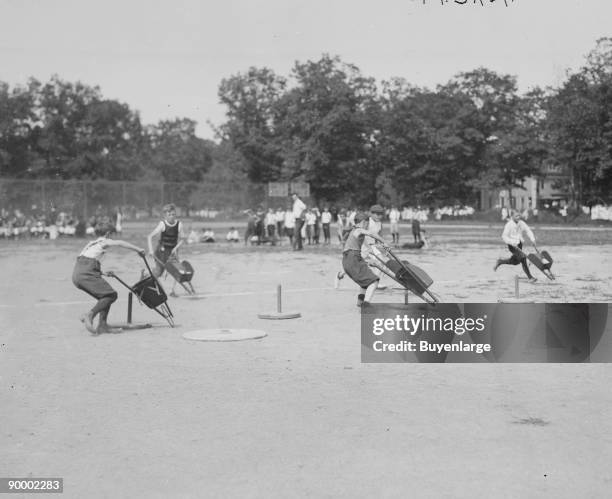 Wheel Barrel Racing Wheel Barrel Race Photos and Premium High Res Pictures - Getty Images