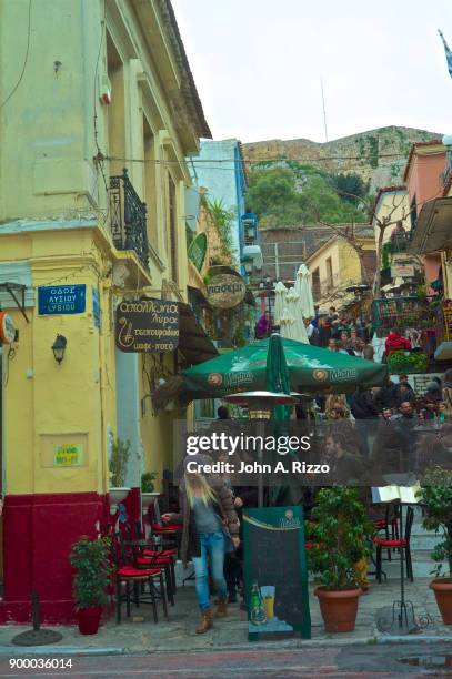 lively outdoor cafe restaurant in plaka - plaka greek cafe stock pictures, royalty-free photos & images