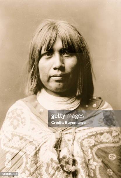Che Che, Mohave Indian woman, head-and-shoulders portrait, facing front