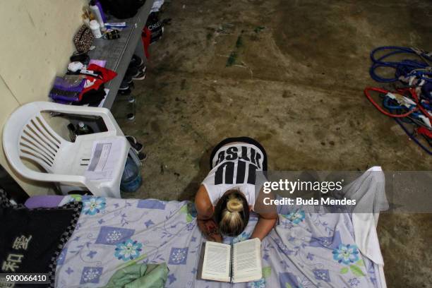 Brazilian UFC flyweight fighter Priscila "Pedrita" Cachoeira prays before another day of training at School of Lutas Niteroi on December 29, 2017 in...