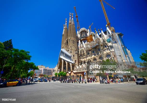 sagrada família in barcelona, spain - família stock-fotos und bilder