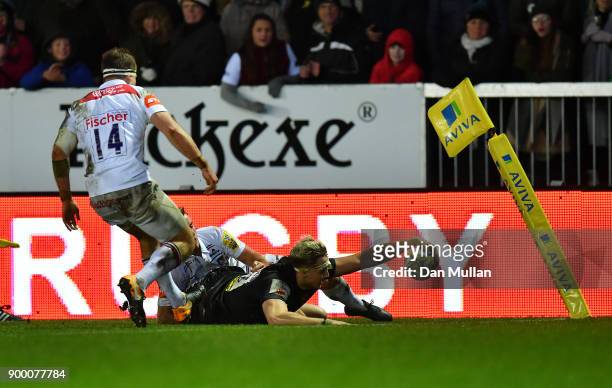 Jonny Hill of Exeter Chiefs scores his side's third try during the Aviva Premiership match between Exeter Chiefs and Leicester Tigers at Sandy Park...