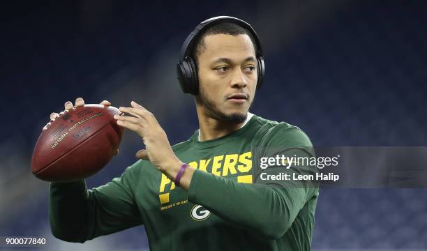 Brett Hundley of the Green Bay Packers warms up prior to the start of the game against the Detroit Lions on December 31, 2017 at Ford Field on...