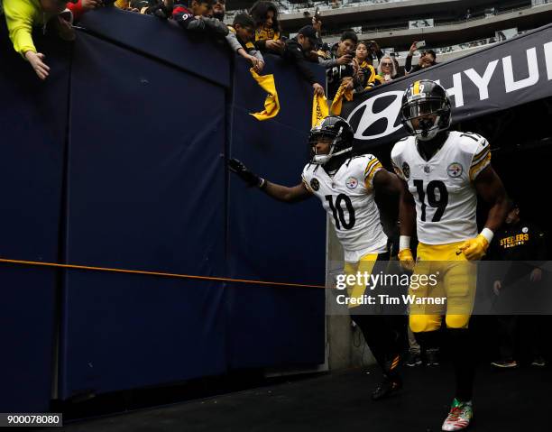 Martavis Bryant of the Pittsburgh Steelers and JuJu Smith-Schuster take the field before the game against the Houston Texans at NRG Stadium on...