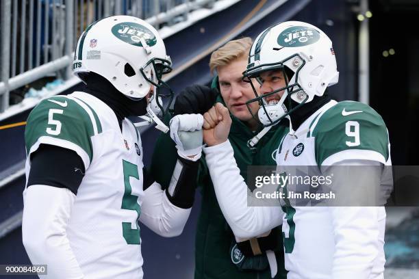 Christian Hackenberg, Josh McCown, and Bryce Petty of the New York Jets huddle before the game against the New England Patriots at Gillette Stadium...