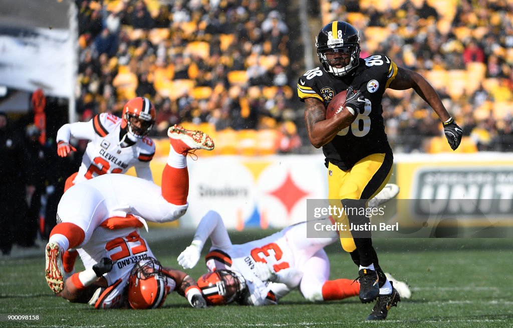 Cleveland Browns v Pittsburgh Steelers