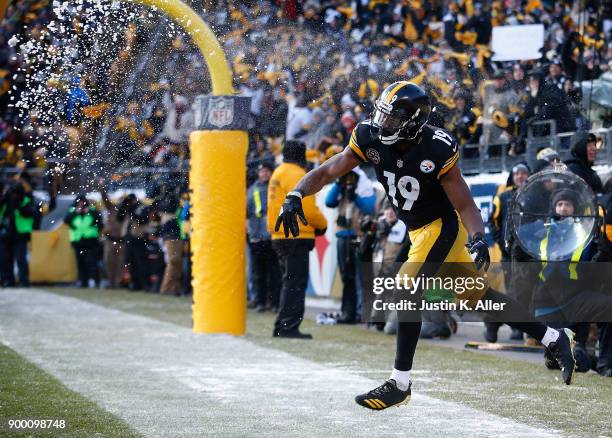 JuJu Smith-Schuster of the Pittsburgh Steelers throws a snowball after a 20 yard touchdown reception in the second quarter during the game against...