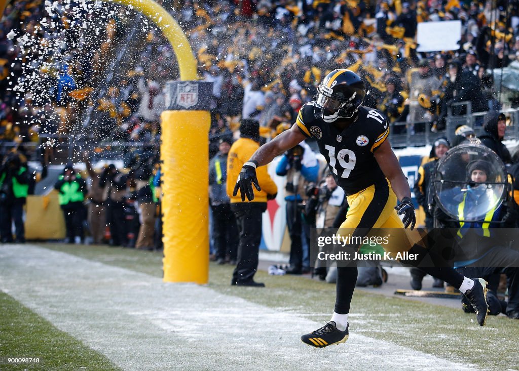 Cleveland Browns v Pittsburgh Steelers