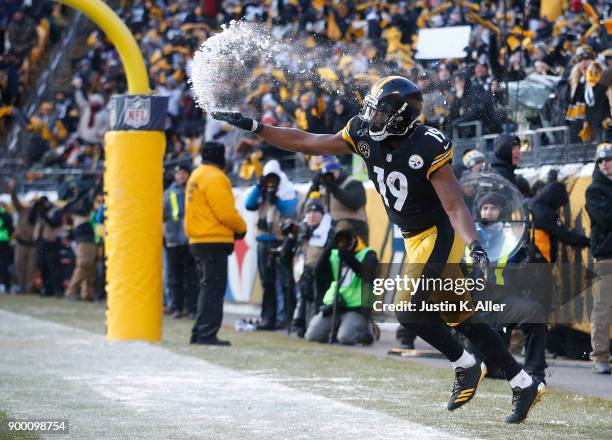 JuJu Smith-Schuster of the Pittsburgh Steelers throws a snowball after a 20 yard touchdown reception in the second quarter during the game against...