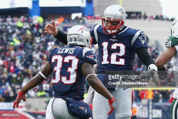 Dion Lewis of the New England Patriots celebrates with Tom Brady after scoring a 5-yard receiving touchdown during the second quarter against the New...