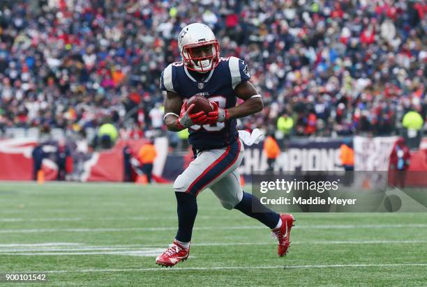 Dion Lewis of the New England Patriots runs with the ball on his way to scoring a 5-yard receiving touchdown during the second quarter against the...