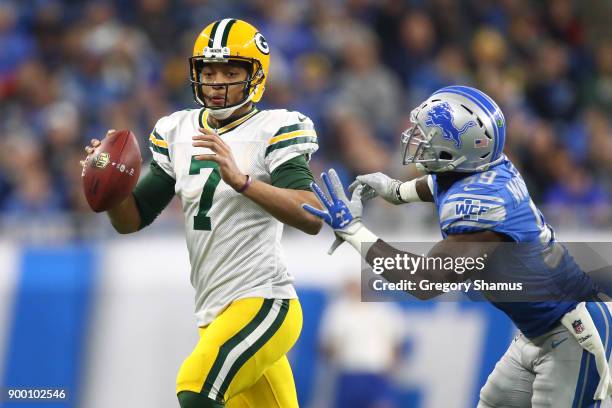 Brett Hundley of the Green Bay Packers is pressed by Tahir Whitehead of the Detroit Lions during the first quarter at Ford Field on December 31, 2017...