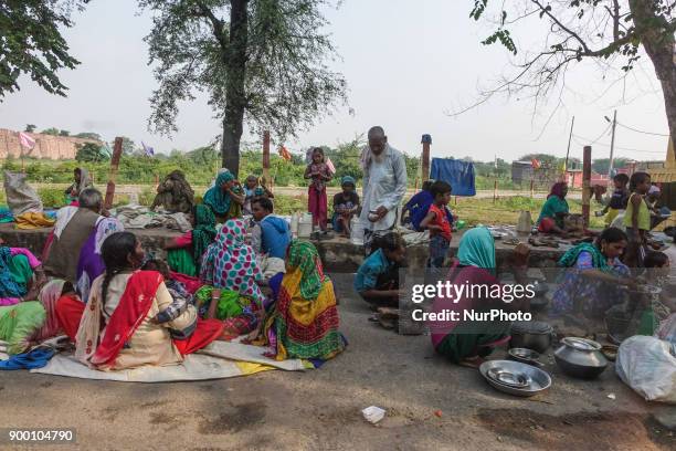 Daily life in Agra city, India. A city of Uttar Pradesh with a population of 1,7 million people, on the banks of the river Yamuna. The famous Taj...