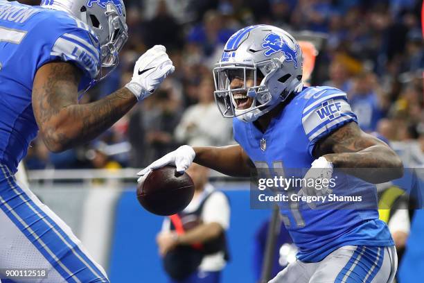Ameer Abdullah of the Detroit Lions celebrates his touchdown against the Green Bay Packers during the fourth quarter at Ford Field on December 31,...