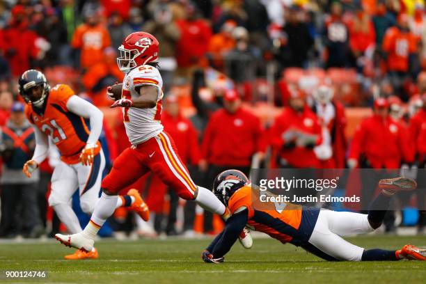 Running back Kareem Hunt of the Kansas City Chiefs runs for a touchdown as free safety Darian Stewart of the Denver Broncos is unable to make the...