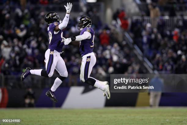Outside Linebacker Matt Judon and inside linebacker C.J. Mosley of the Baltimore Ravens react after a play in the second quarter against the...