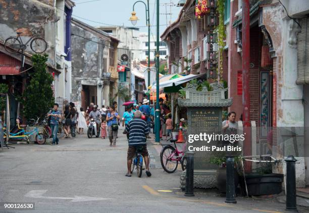 georgetown street life , penang, malaysia, southeast asia, asia - penang stockfoto's en -beelden