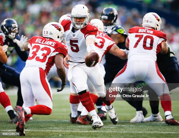Quarterback Drew Stanton of the Arizona Cardinals hands off to Kerwynn Williams during the second half of the game against the Seattle Seahawks at...