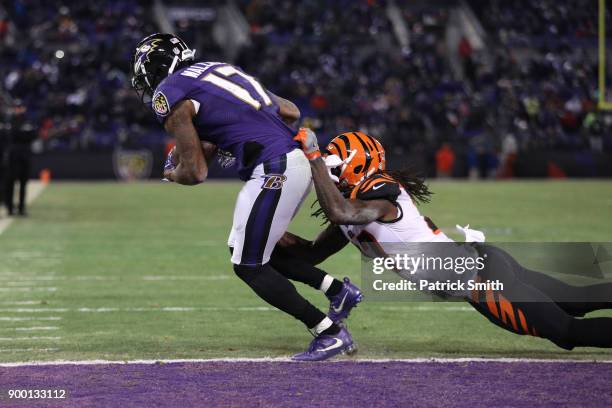 Wide Receiver Mike Wallace of the Baltimore Ravens catches a touchdown in the fourth quarter against the Cincinnati Bengals at M&T Bank Stadium on...