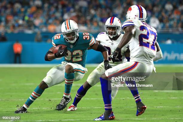 Kenyan Drake of the Miami Dolphins rushes during the fourth quarter against the Buffalo Bills at Hard Rock Stadium on December 31, 2017 in Miami...