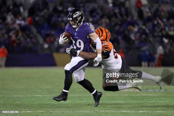 Running Back Danny Woodhead of the Baltimore Ravens carries the ball in the fourth quarter against the Cincinnati Bengals at M&T Bank Stadium on...