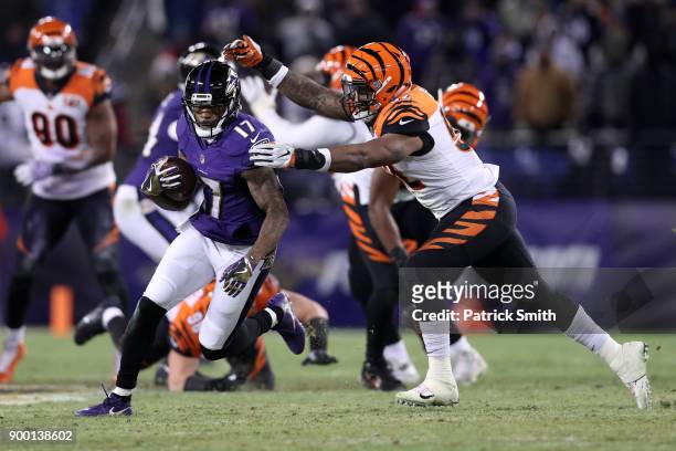 Wide Receiver Mike Wallace of the Baltimore Ravens runs with the ball in the third quarter against the Cincinnati Bengals at M&T Bank Stadium on...