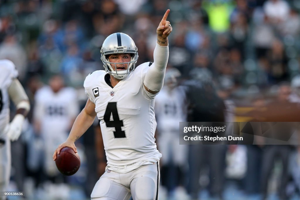 Oakland Raiders v Los Angeles Chargers