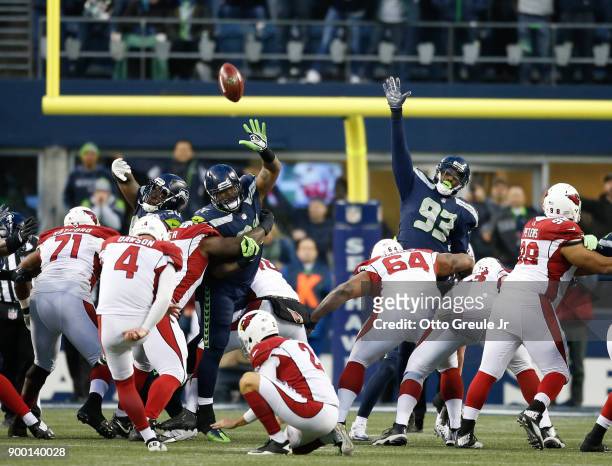 Kicker Phil Dawson of the Arizona Cardinals makes a 42-yard field goal in the fourth quarter against the Seattle Seahawks at CenturyLink Field on...