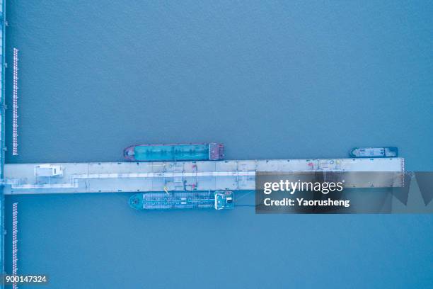 aerial view of oil tankers moored at a oil storage terminal,taicang,china - petrolium fotografías e imágenes de stock