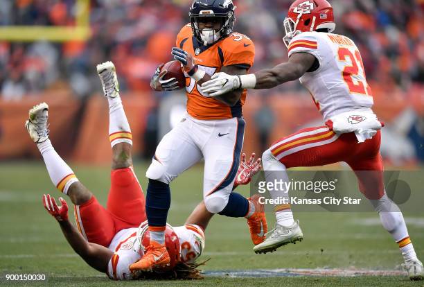 Denver Broncos running back De'Angelo Henderson catches a pass in the second quarter for a 29-yard touchdown past Kansas City Chiefs inside...