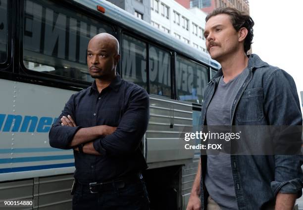 Pictured L-R: Damon Wayans and Clayne Crawford in the "Funny Money" winter premiere episode of LETHAL WEAPON airing Tuesday, Jan 2 on FOX.
